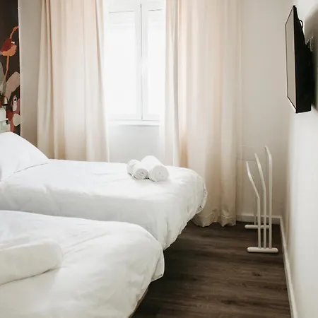 Atico Puerta Almodovar 아파트 *